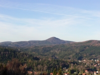 Blick ins Gebirge die große Erhebung ist die Lausche