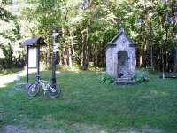 Kapelle stand da einfach an so einer Wegkreuzung