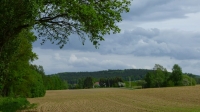 dunkle Wolken ziehen auf