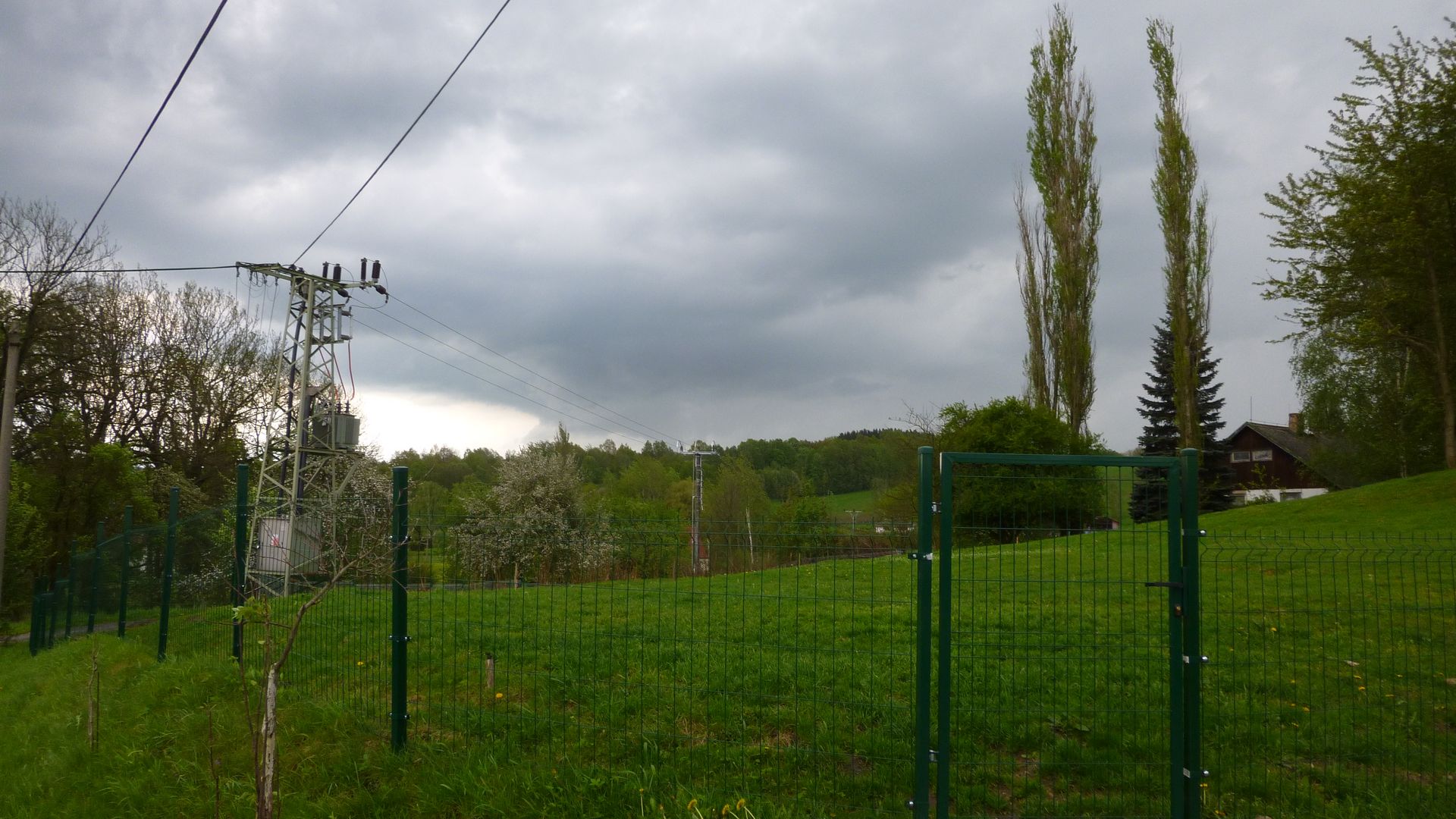 dunkle Wolken ziehen auf